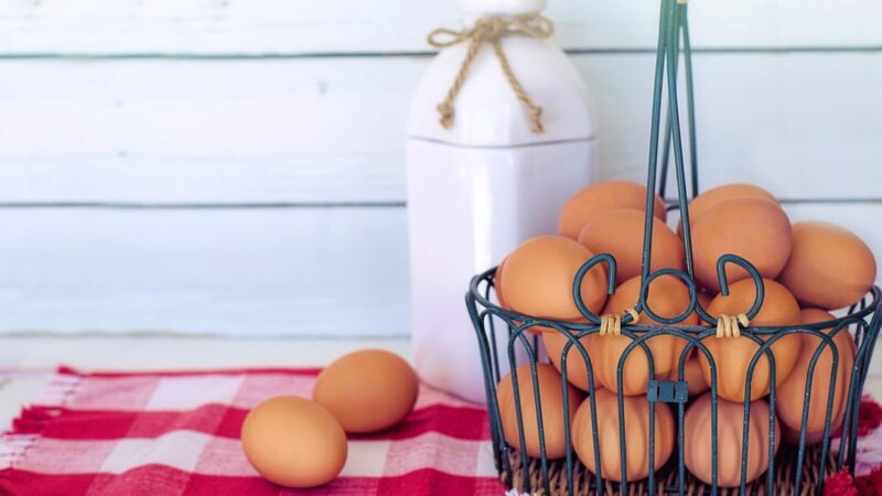 Wybór zdrowszej opcji: gotowane jajka na twardo czy na miękko?