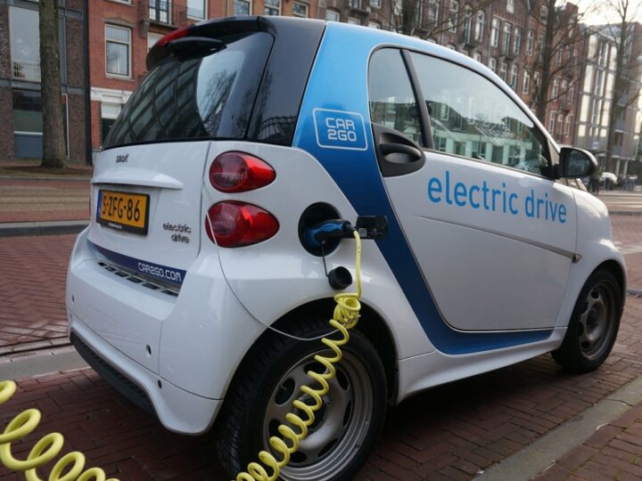 Czy kobalt, niezbędny element samochodów elektrycznych, powtarza los "krwawych diamentów"?